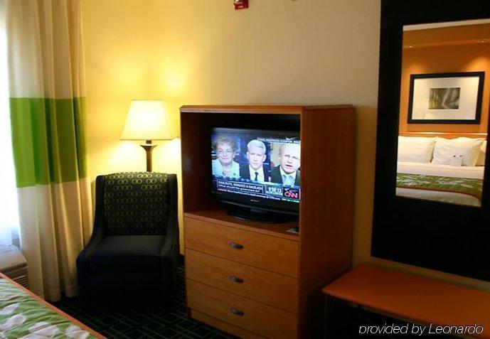 Fairfield Inn & Suites Cleveland Avon Room photo